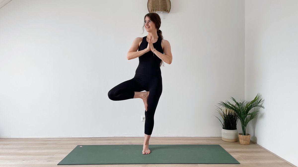 15 Min Gentle Yoga for Balance – TBI, Head Injury & Concussion Recovery