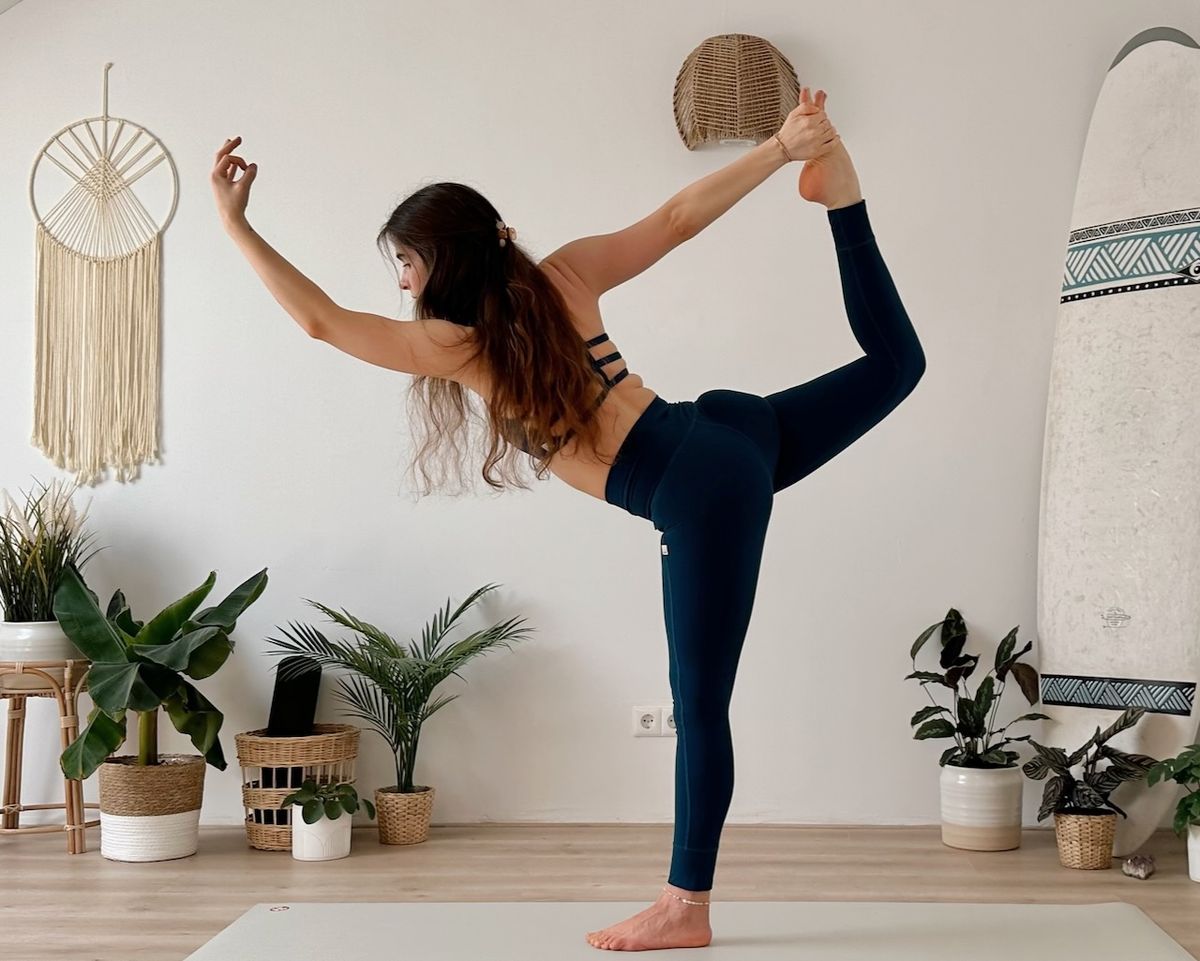 15 MIN STANDING LOWER BODY FLOW || Toned Thighs, Legs & Booty – Yoga Pilates Workout 🏝️ Summer Series
