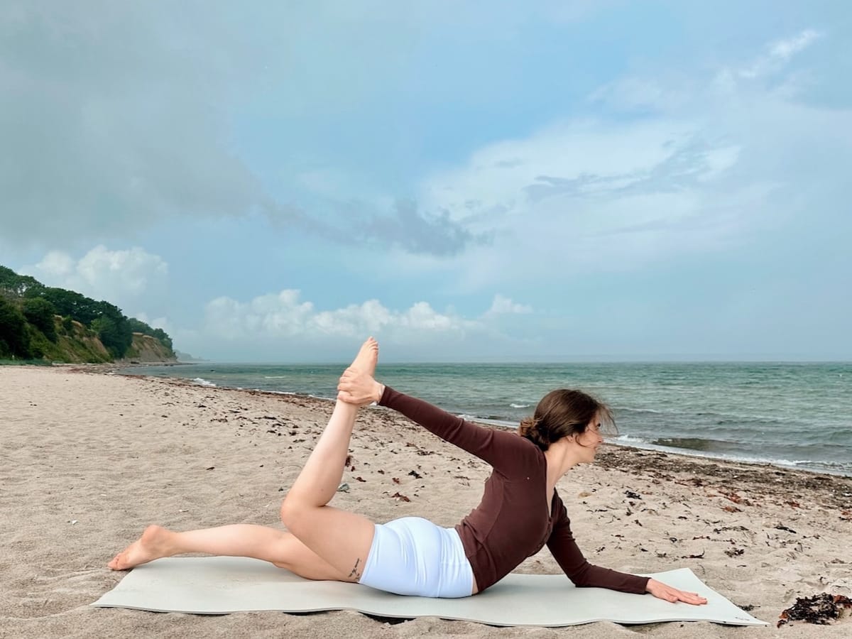 15 MIN EVENING PILATES || Feel Good Pilates x Yoga Workout for Core, Abs, Glutes, Legs & Flexibility