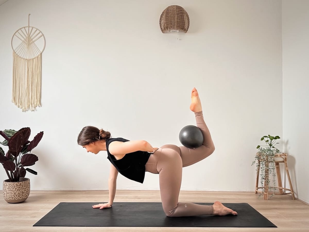 30 MIN YOGA PILATES + MINI BALL || Full Body Workout: Core, Glutes & Upper Body