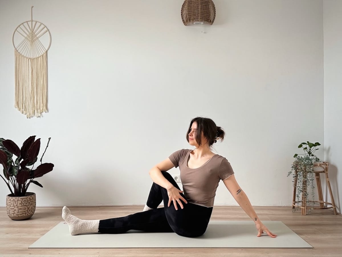 8 MIN SEATED YOGA || Gentle Full Body Stretch – Beginner, Low Energy & TBI Recovery (no talking)