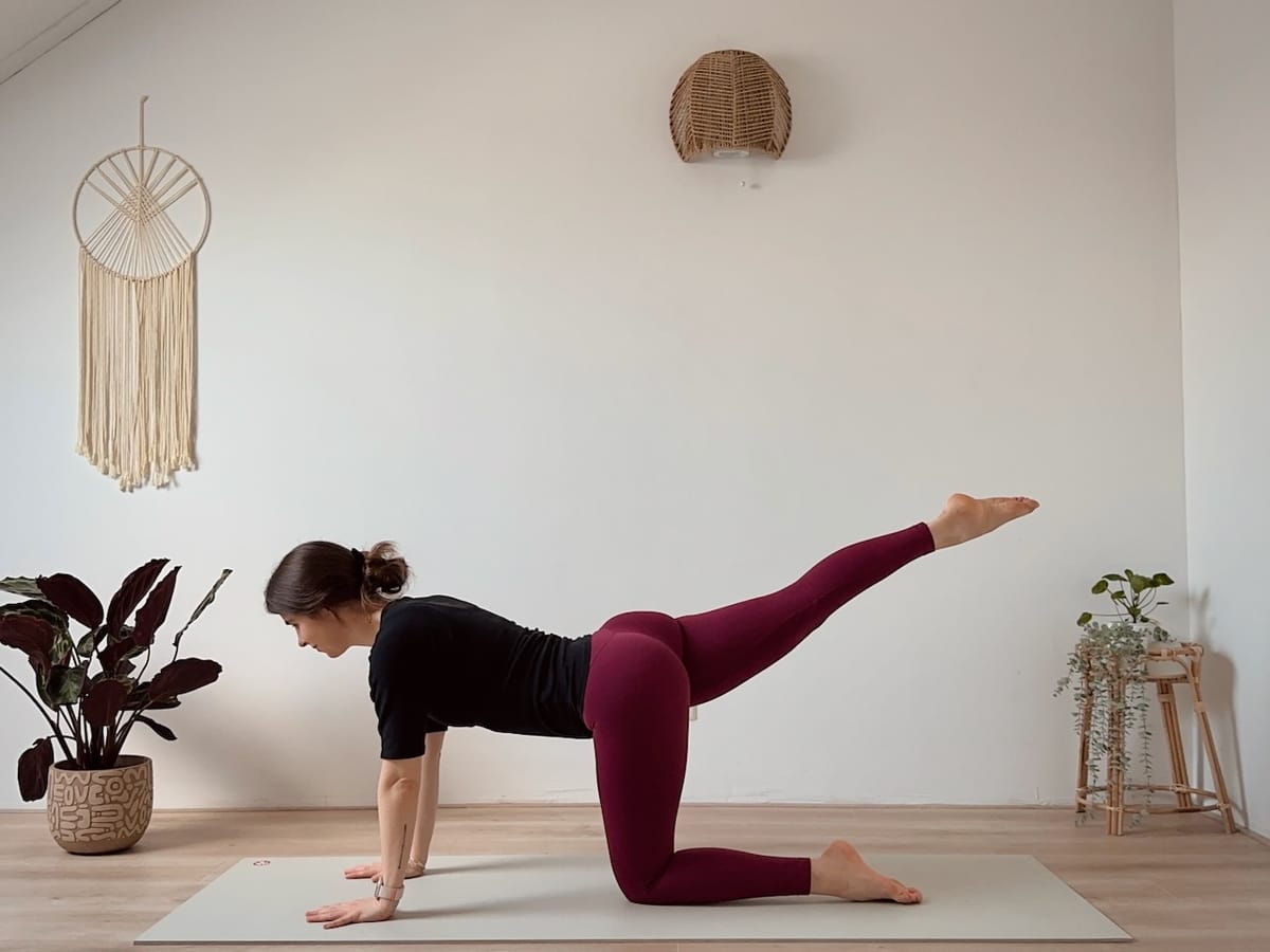 20 MIN YOGA FLOW || Strengthen your Hands & Wrists – Upper Body Focused Flow