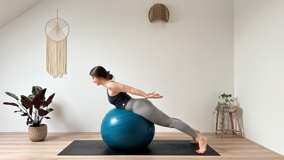 15 MIN YOGA WORKOUT + STABILITY BALL || Full Body Yoga x Pilates with Exercise Ball