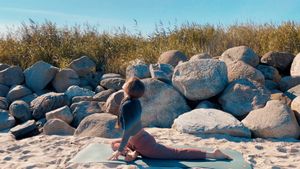 10 Min Yoga – Day 3: UNWIND ✨ Yoga for Stress Relief & Flexibility | Relax and Release Tension