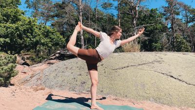 EARTH FLOW 🪨 20 Min Blissful Yoga for Stress Relief, Balance & Grounding