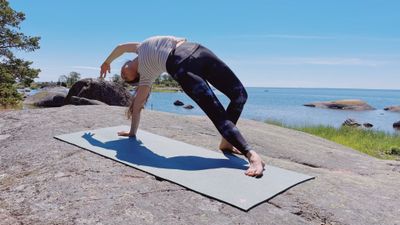 SPACE FLOW 🌌 20 Min Vinyasa – A Heart Opening Yoga Flow to Reconnect | Ether/Akasha | Element Series