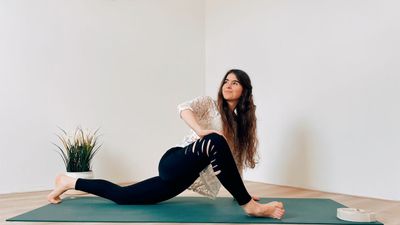 20 Min Unlock your Hips & Hamstrings | Yoga Strap or Belt ♥︎ Gentle Yin inspired Yoga for Flexibility