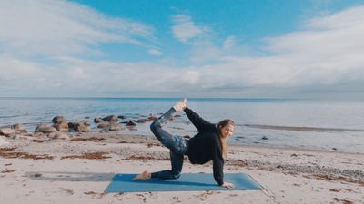 10 min Yoga x Pilates – Day 4: FOCUS ✨ Core Workout for Balance & Weight Loss