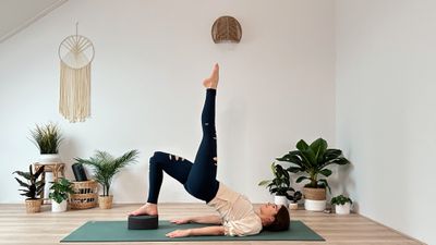 20 Min Yoga Pilates Fusion Workout for Balance & Strength with a Block