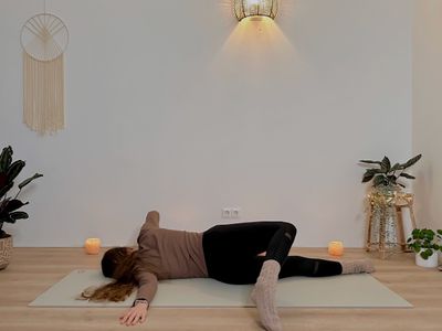 LIVE 20 MIN YIN-INSPIRED YOGA || Back & Upper Body Stretch 🫧 Candlelight Yoga for Stress Relief