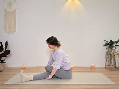 LIVE 20 MIN SEATED YOGA || Gentle Full Body Stretch for Relaxation & Flexibility – easy on hands 🫶