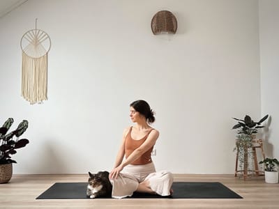 5 MIN MORNING YOGA || Gentle Stretch in bed or on the mat – with music, no talking