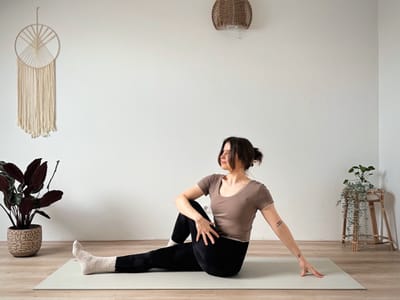 8 MIN SEATED YOGA || Gentle Full Body Stretch – Beginner, Low Energy & TBI Recovery (no talking)