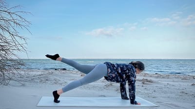 10 MIN MORNING YOGA x PILATES || Feel Good Workout for Energy – Glutes, Core & Legs