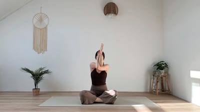 20 MIN GENTLE YOGA || Upper Body & Hip Relief – Seated & Supine 🫶 easy on hands/wrists