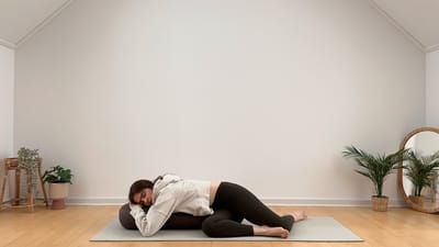 20 MIN SILENT RESTORATIVE YOGA || when you feel like doing nothing (tired, burned out, TBI recovery)