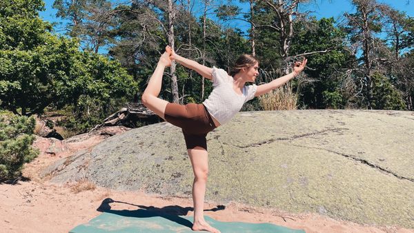 EARTH FLOW 🪨 20 Min Blissful Yoga for Stress Relief, Balance & Grounding