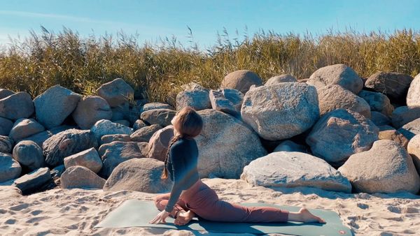 10 Min Yoga – Day 3: UNWIND ✨ Yoga for Stress Relief & Flexibility | Relax and Release Tension