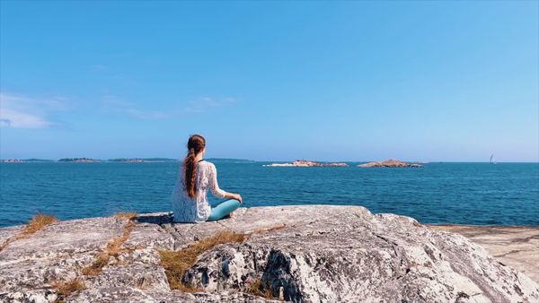 3 Min Guided Meditation – Calm Your Mind, Find Stillness & Release Stress