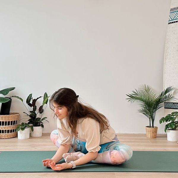 10 MIN MORNING YIN YOGA || Gentle Yoga in bed or on the mat (Day 3 – Five Day Reset)