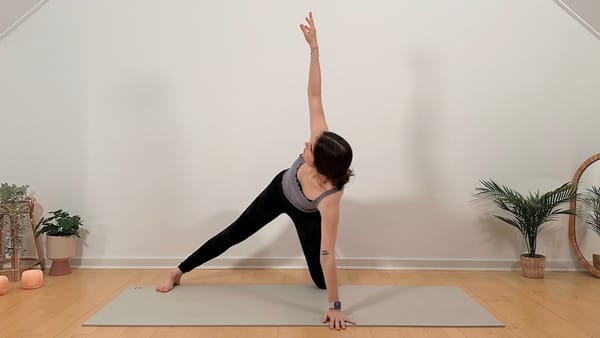 25 MIN YOGA || Cozy Holiday Flow 🎄 Relaxing Yoga Flow to Recharge & Unwind