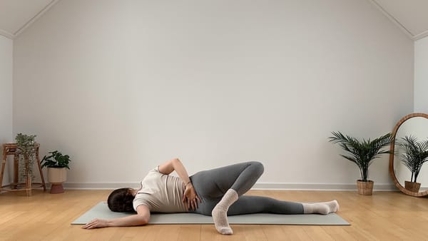 Day 5 ✨ 10 MIN YIN YOGA + AFFIRMATIONS || Meditative Stretch & Release – 10 Days, 10 Minutes Yoga