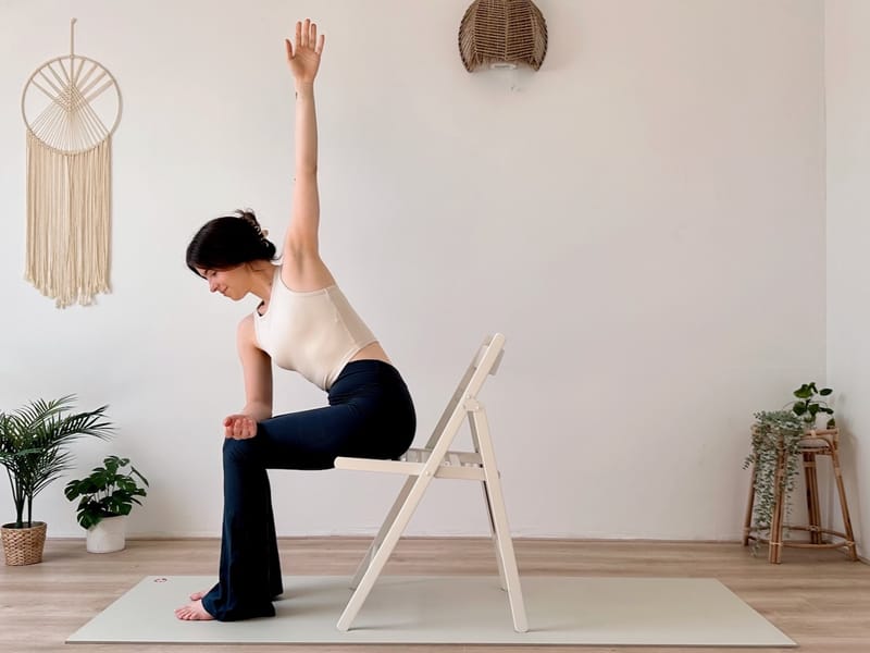 10 MIN CHAIR YOGA || Quick & Easy Full Body Stretch / TBI Recovery